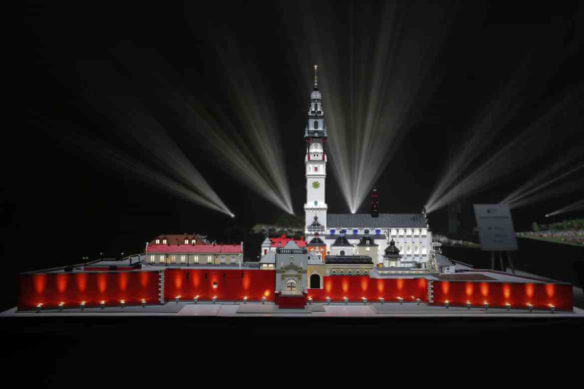 Makieta Sanktuarium Matki Bożej Częstochowskiej czyli Jasna Góra z klocków moje muzeum LEGO Moc
